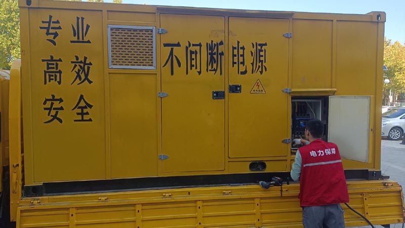 澄江柴油发电机组和UPS电源配合使用时，如何避免切换过程中的电力中断？